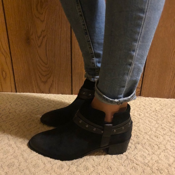 black ankle booties - Picture 2 of 7